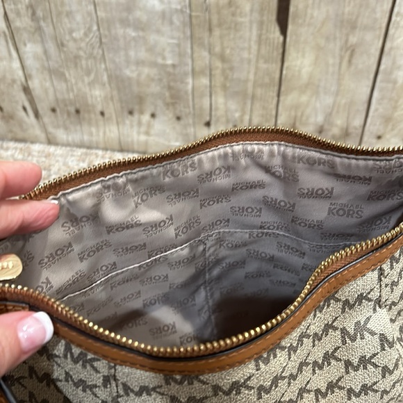 MICHAEL KORS Handbag New Condition - Picture 10 of 12